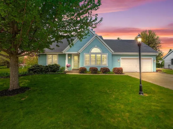 1293 Chesterwood LANE, Pewaukee, WI 53072