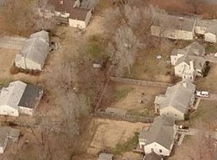 8813 Maiden Ln, Kansas City, MO 64114