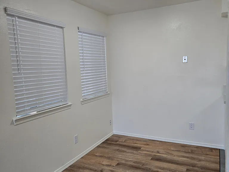 2109 Chelwood Park Blvd NE #D — Photo 6