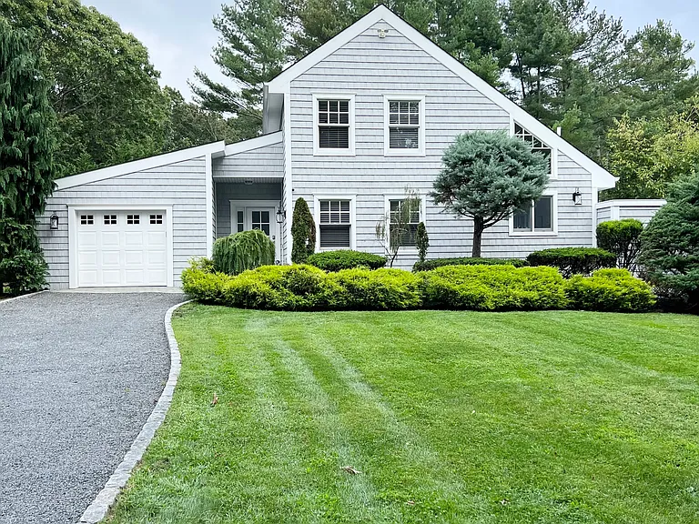 Strathmore Ct — Photo 3