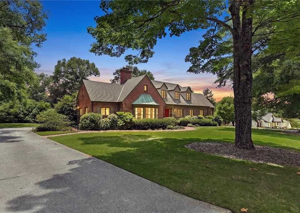 1st image of 511 Dixon Dr