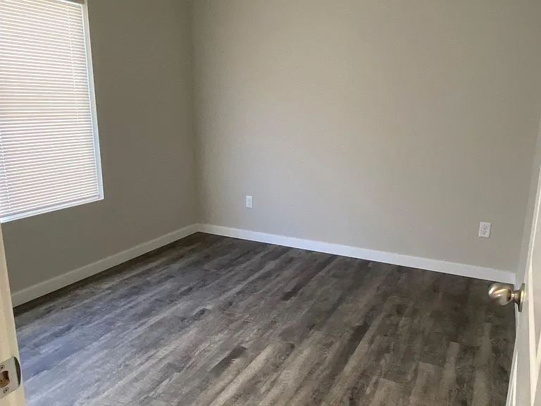 560 E Martens Dr — Photo 3