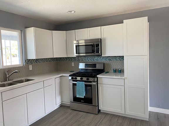 5th image of 3311 W Lupine Ave