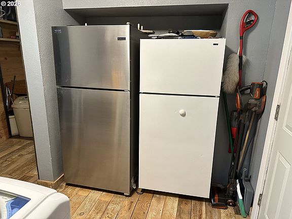 5th image of 382 Ash St