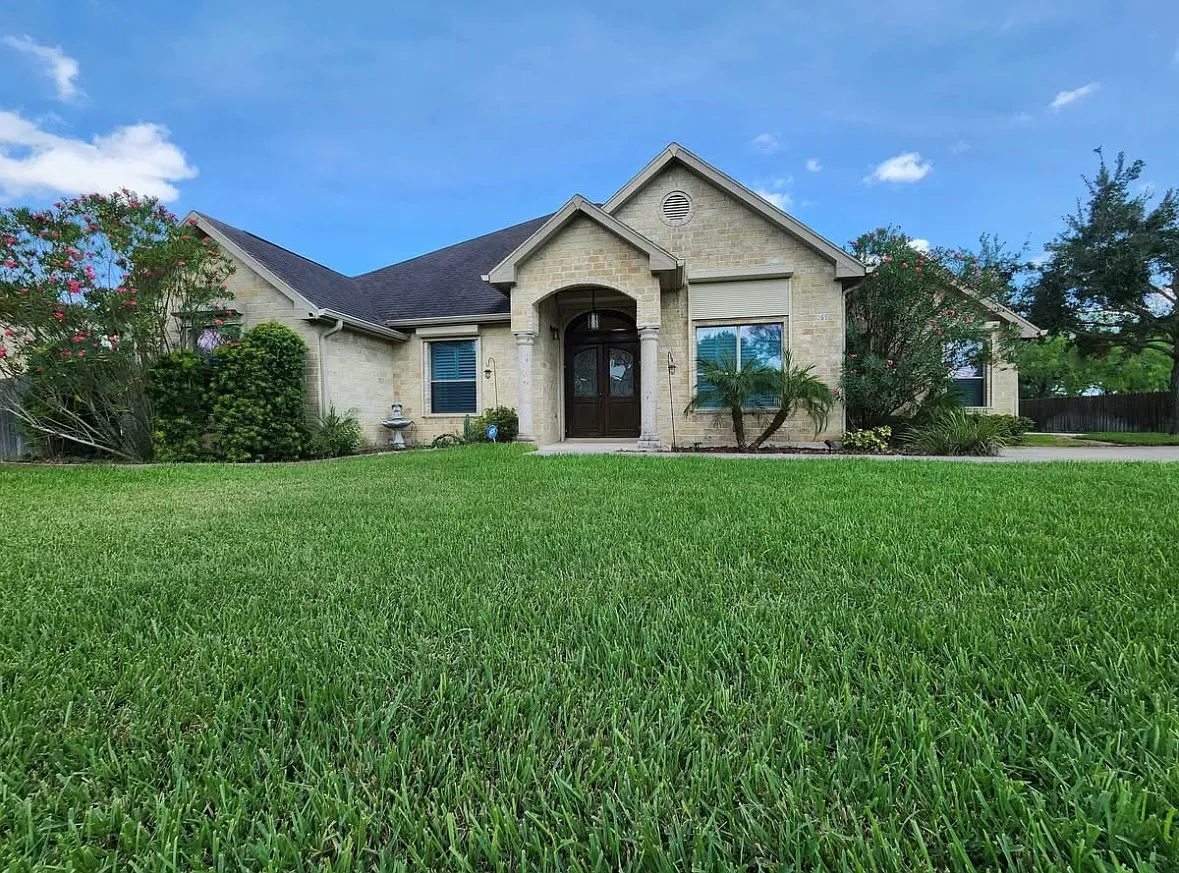 5 bed, 2.5 bath, 2950 sqft, $3,800 — Photo 1