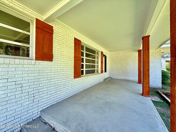 4th image of 207 N Bennett St