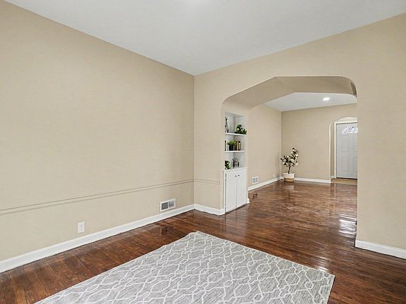 4th image of 309 Perrin Pl