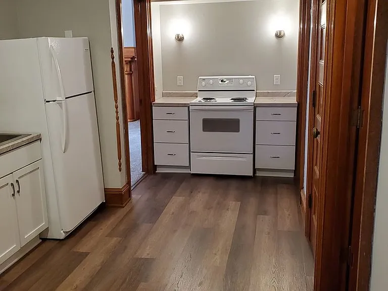 215 S 5th St — Photo 16