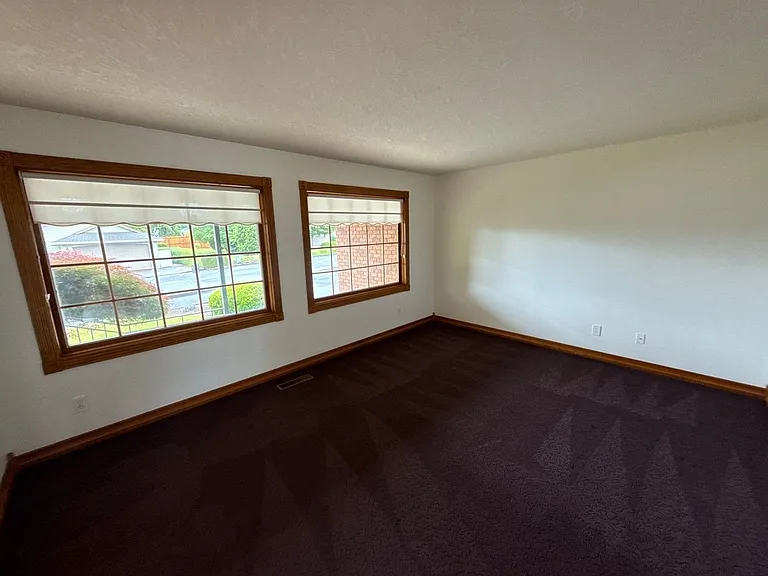 460 SE Conifer Pl — Photo 8