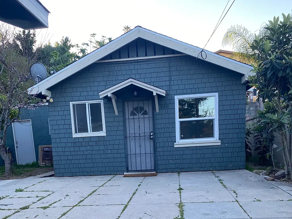 838 Chapman Ave