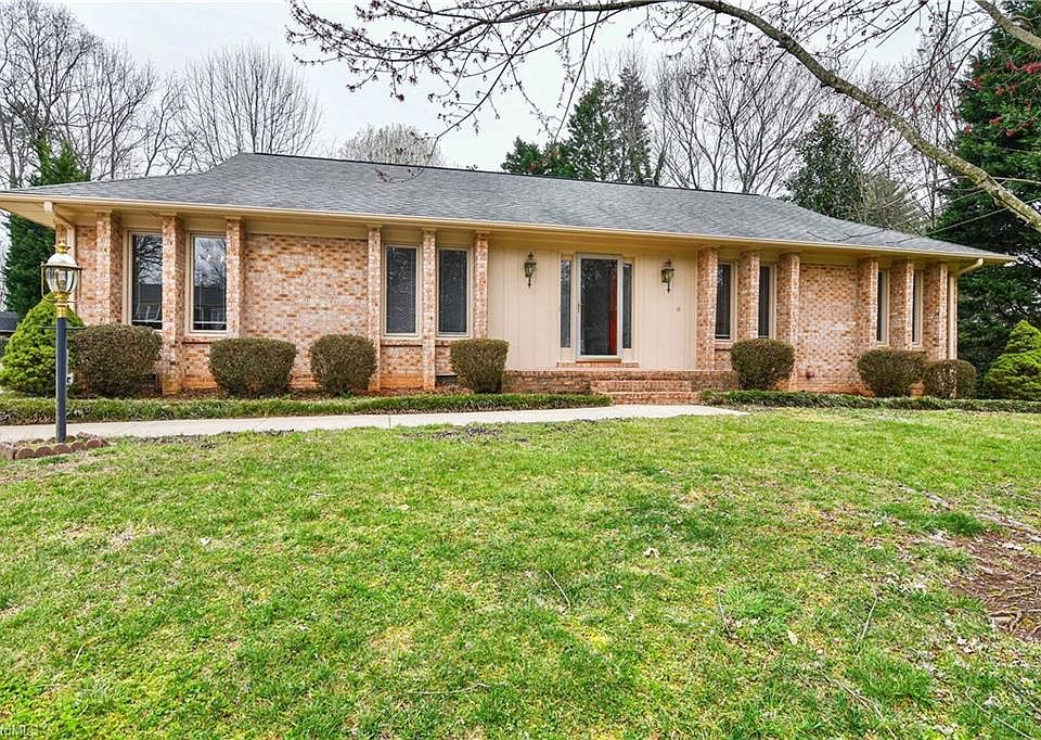 1st image of 10 Great Castle Ct