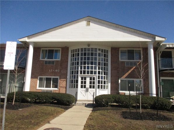 31 Park Lane Ct, Williamsville, NY 14221