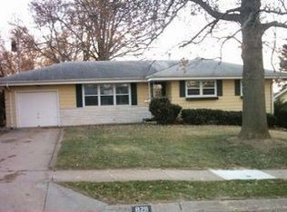 8211 Bowie Dr, Omaha, NE 68114