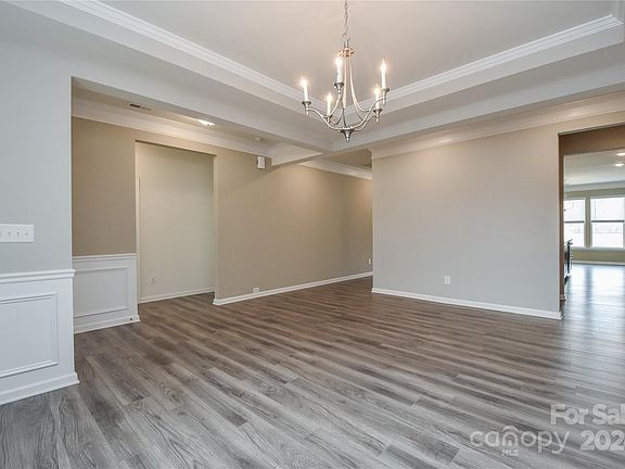 5th image of 118 Caversham Dr