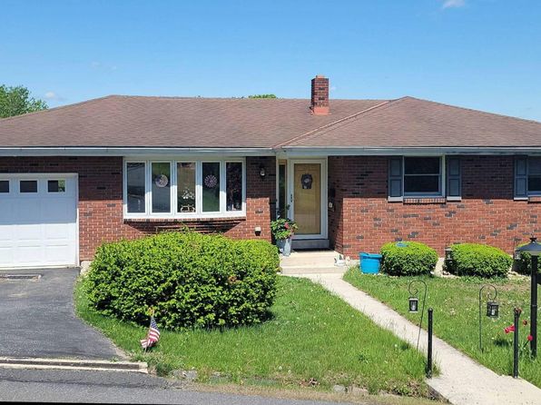 100 Clay St, New Philadelphia, PA 17959