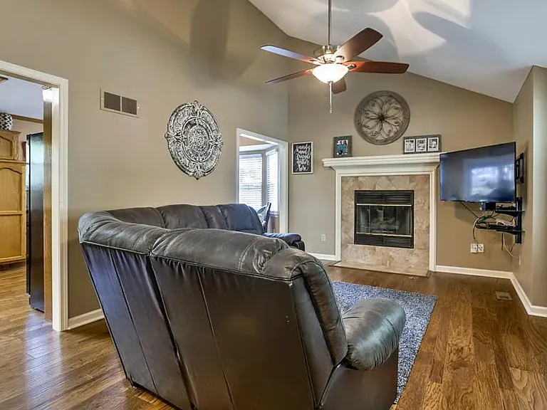 420 SE Onyx Dr — Photo 9