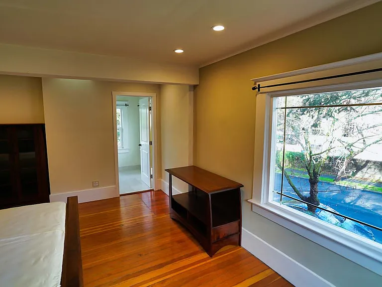 2836 Derby St — Photo 13