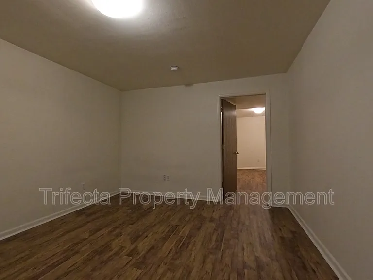 2121 35th Ave #18 — Photo 6