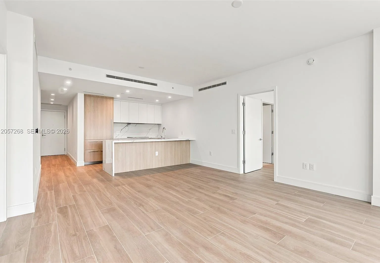 2 bed, 3.0 bath, $8,500 — Photo 2
