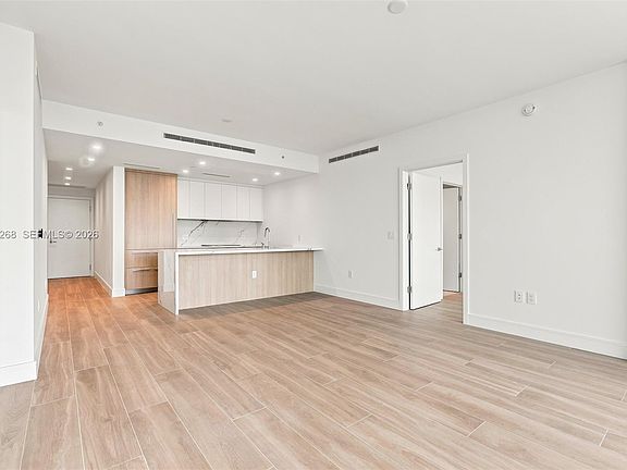2nd image of 2411 Laguna Cir #1903