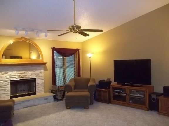 4th image of W280N8860 Hideaway Dr