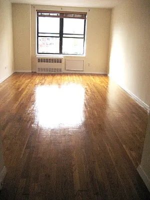 Rented by KVNY Soho | media 10