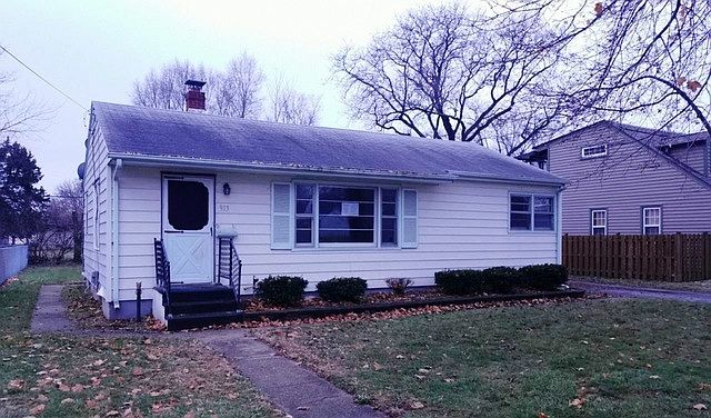 1st image of 913 E Hosmer St