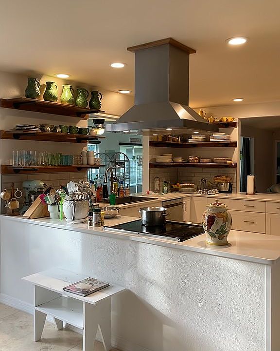 1st image of 1101 Cypress Point W
