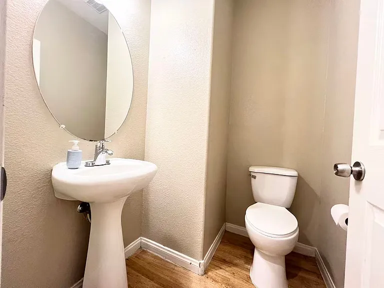 574 Redruth Dr — Photo 14