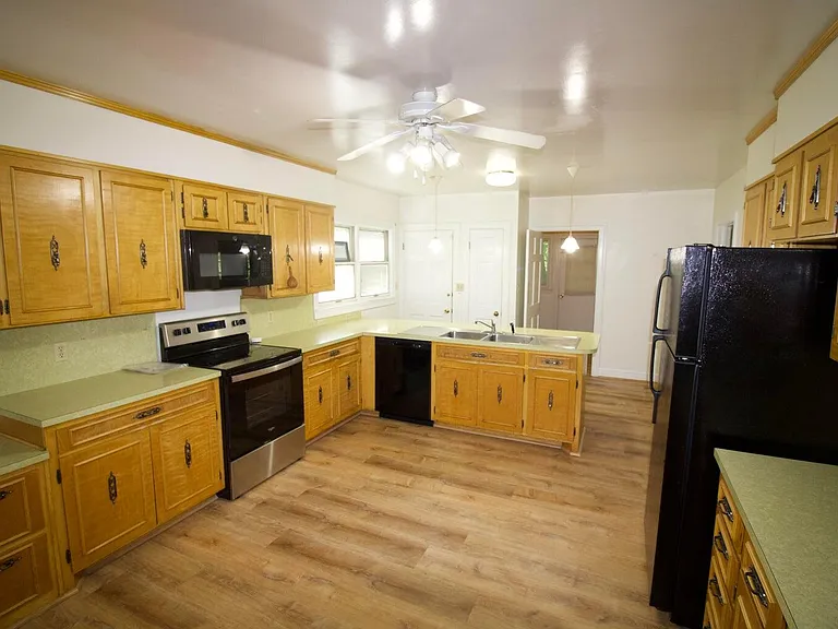 1502 Electric Rd SW — Photo 9