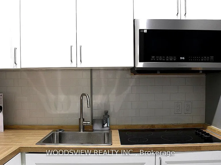 64 Simcoe St N #1 — Photo 2