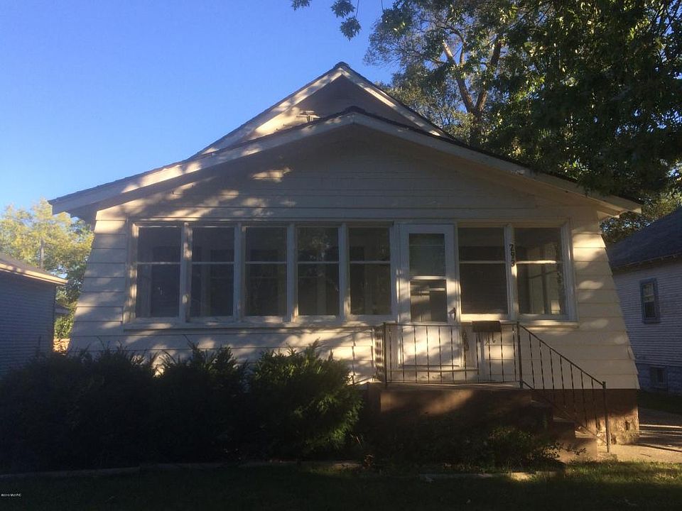1st image of 293 E 12th St