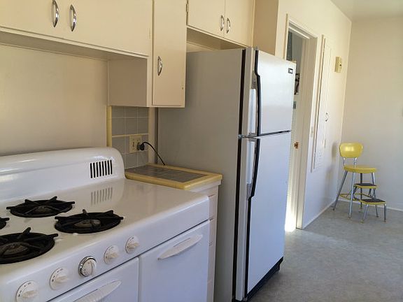5th image of 541 E Beach St