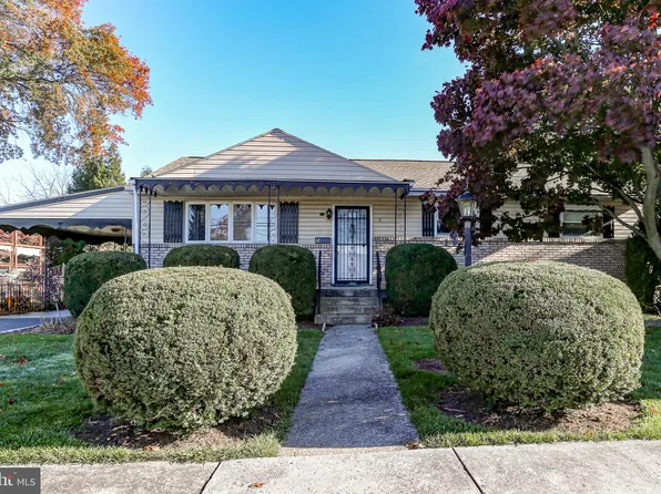 5 Neponsit Ln, Camp Hill, PA 17011