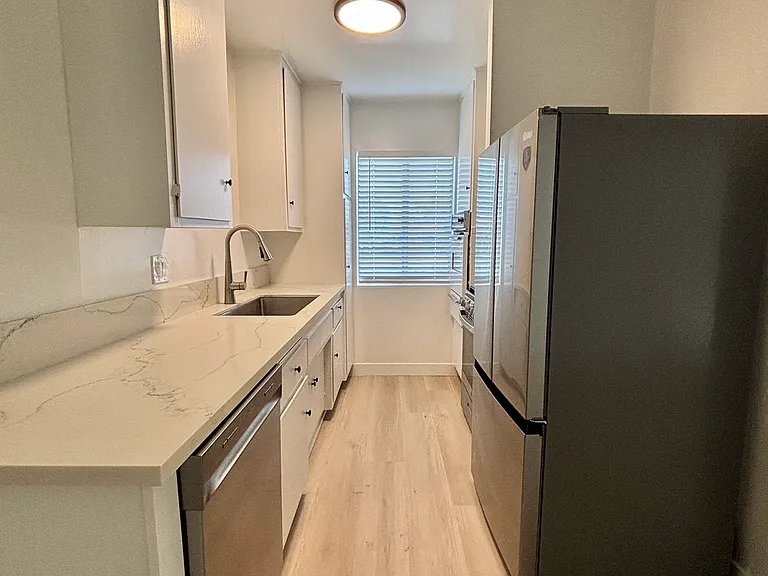 2126 W 182nd St #1 — Photo 3