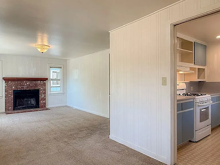 569 Huntington Rd — Photo 3