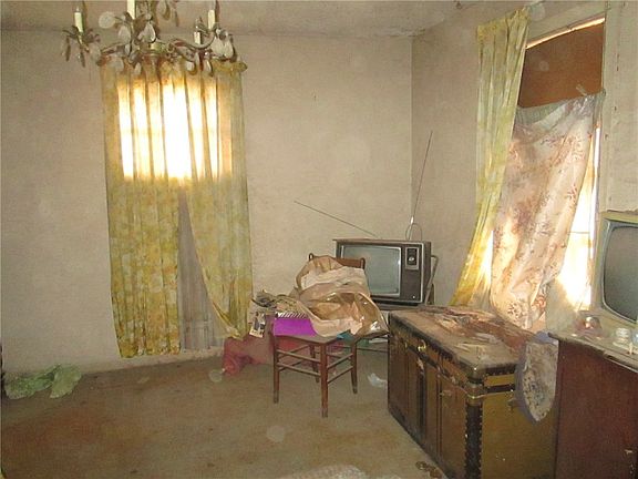 5th image of 5930 E Yandell Dr