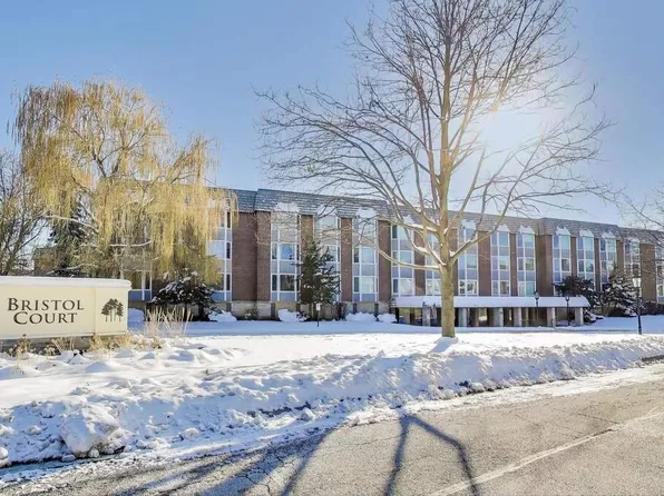 400 Ascot Dr APT 3M, Park Ridge, IL 60068