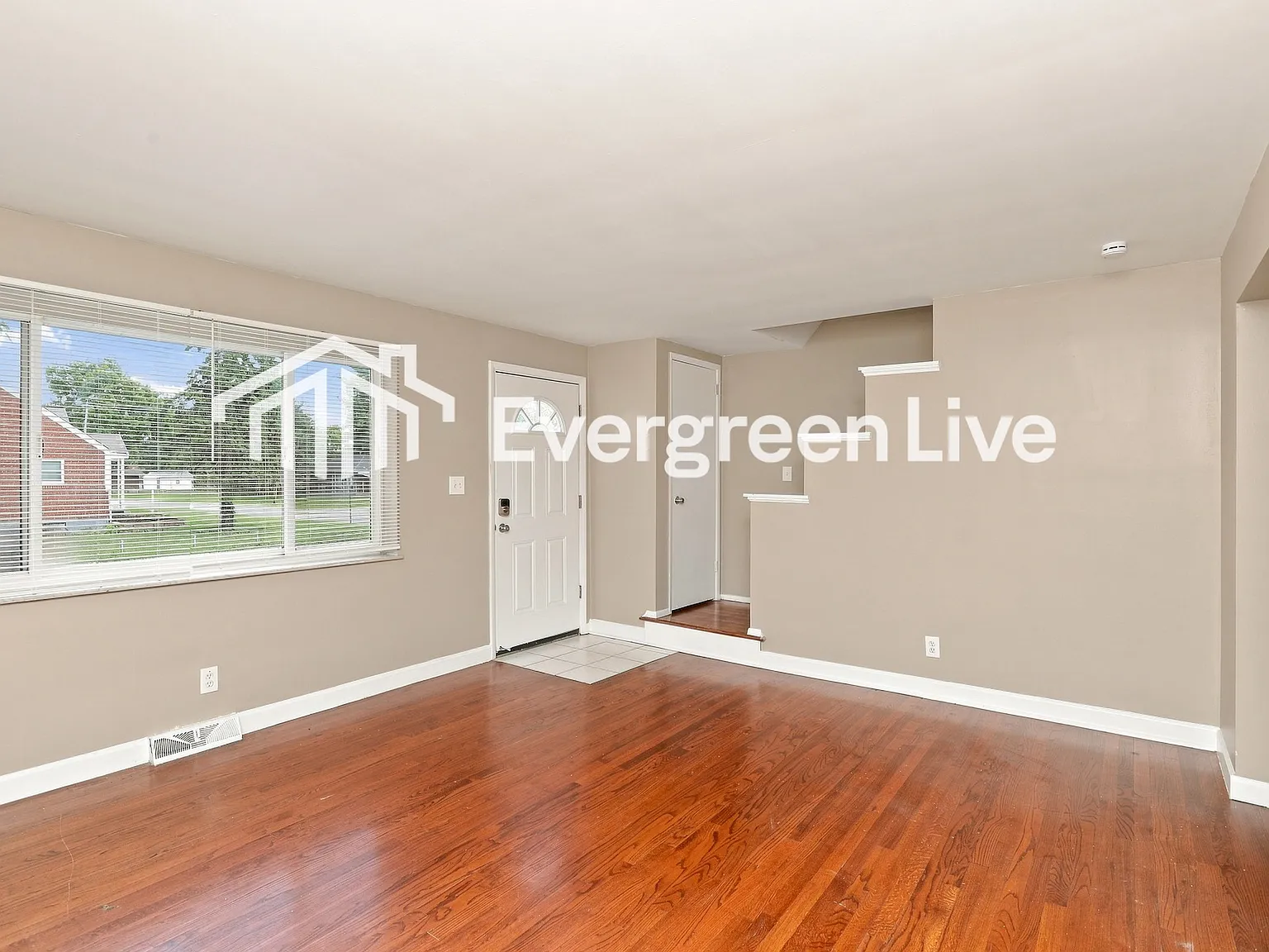 4 bed, 2.0 bath, 1359 sqft, $1,645 — Photo 3