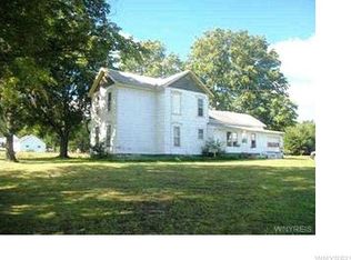 10811 North Rd, Perrysburg, NY 14129