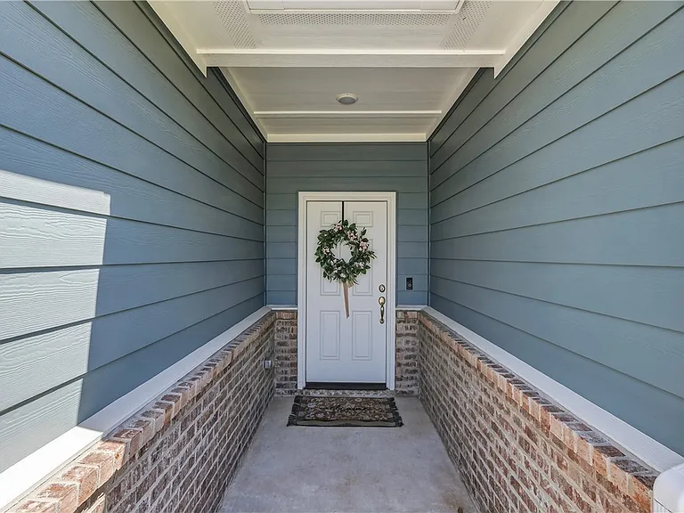 2420 Lightfoot Ln — Photo 3
