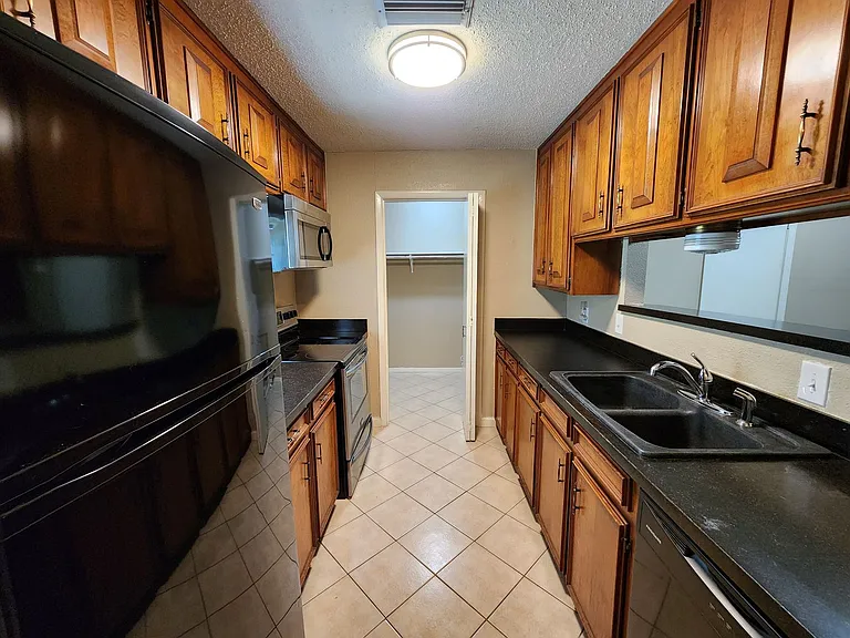 7604 Bridges Ave #B — Photo 5