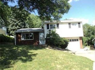 214 Palomino Dr, Oakdale, PA 15071