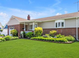 12 Crowell Pl, Valley Stream, NY 11580