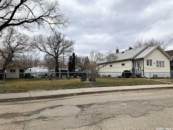 2nd image of 768 Retallack St #758