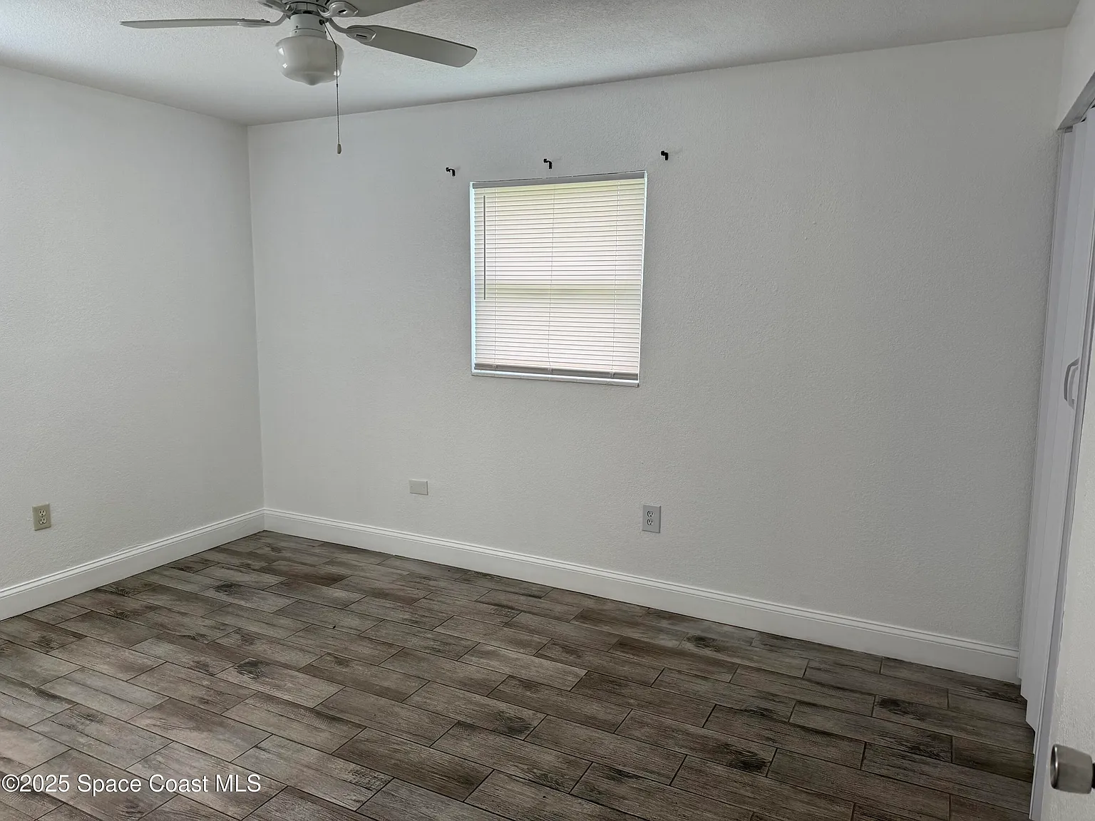 3 bed, 2.0 bath, 1705 sqft, $1,395 — Photo 3