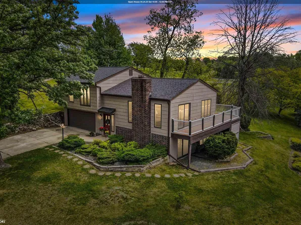 6 Fore Seasons Dr, Grinnell, IA 50112