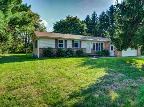 11661 Whitetail Dr, Marilla, NY 14102