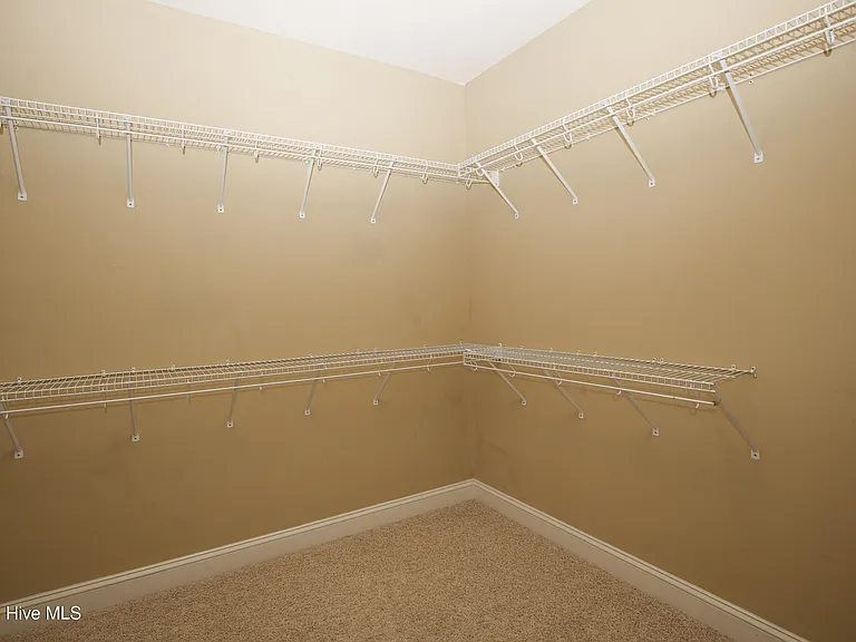 16 Montrose Ct — Photo 41