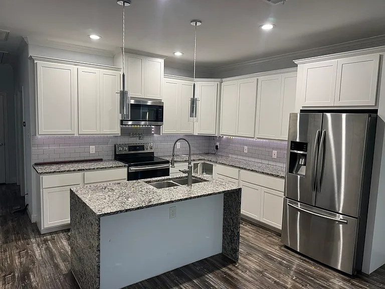 3919 Diamond Ave — Photo 4